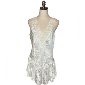 Vintage Victoria's Secret Lace Trimmed Ivory Nightgown V Neck Floral Medium